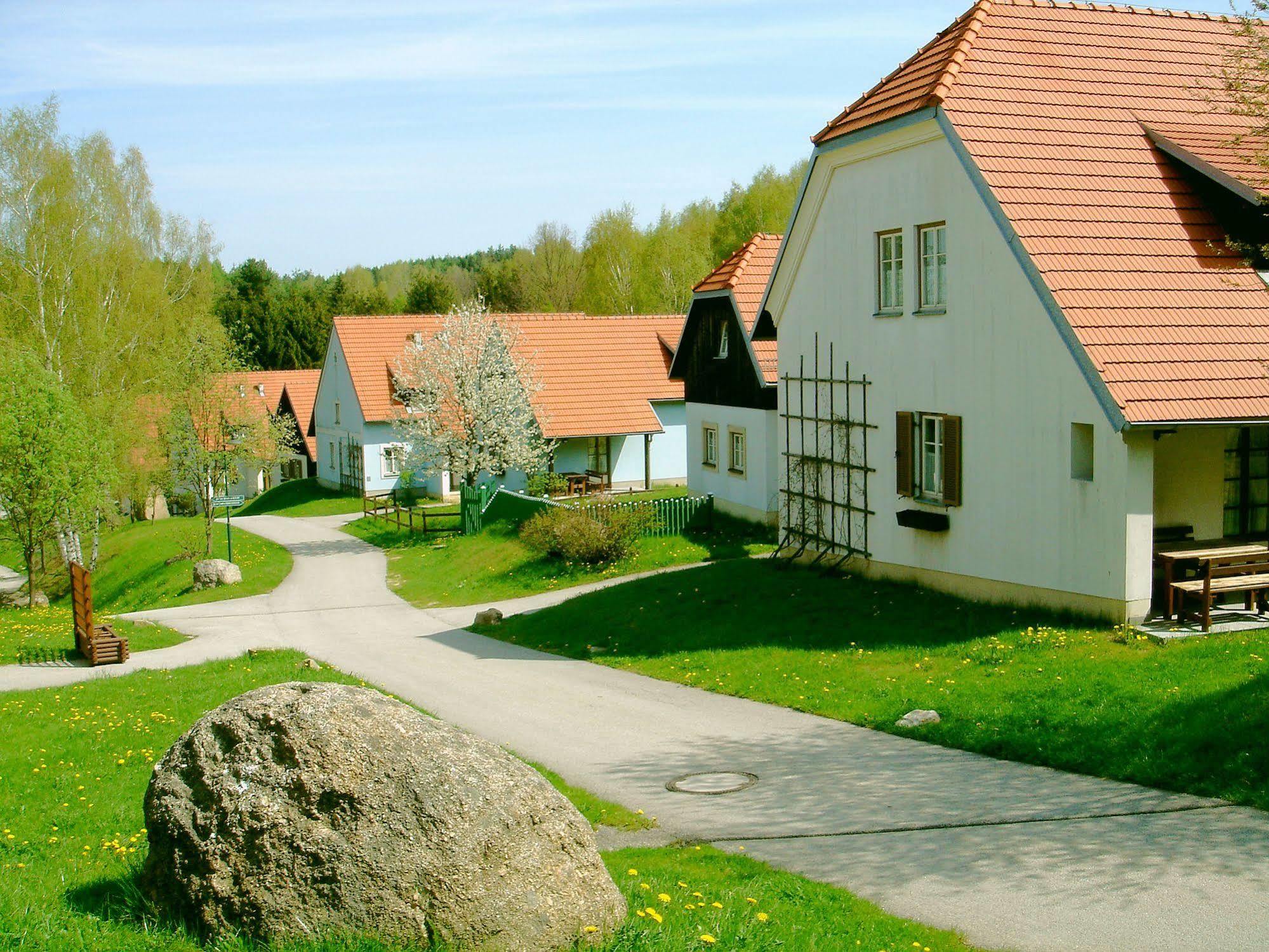 Theater- Und Feriendorf Koenigsleitn Gmbh Hotel Litschau Exterior foto