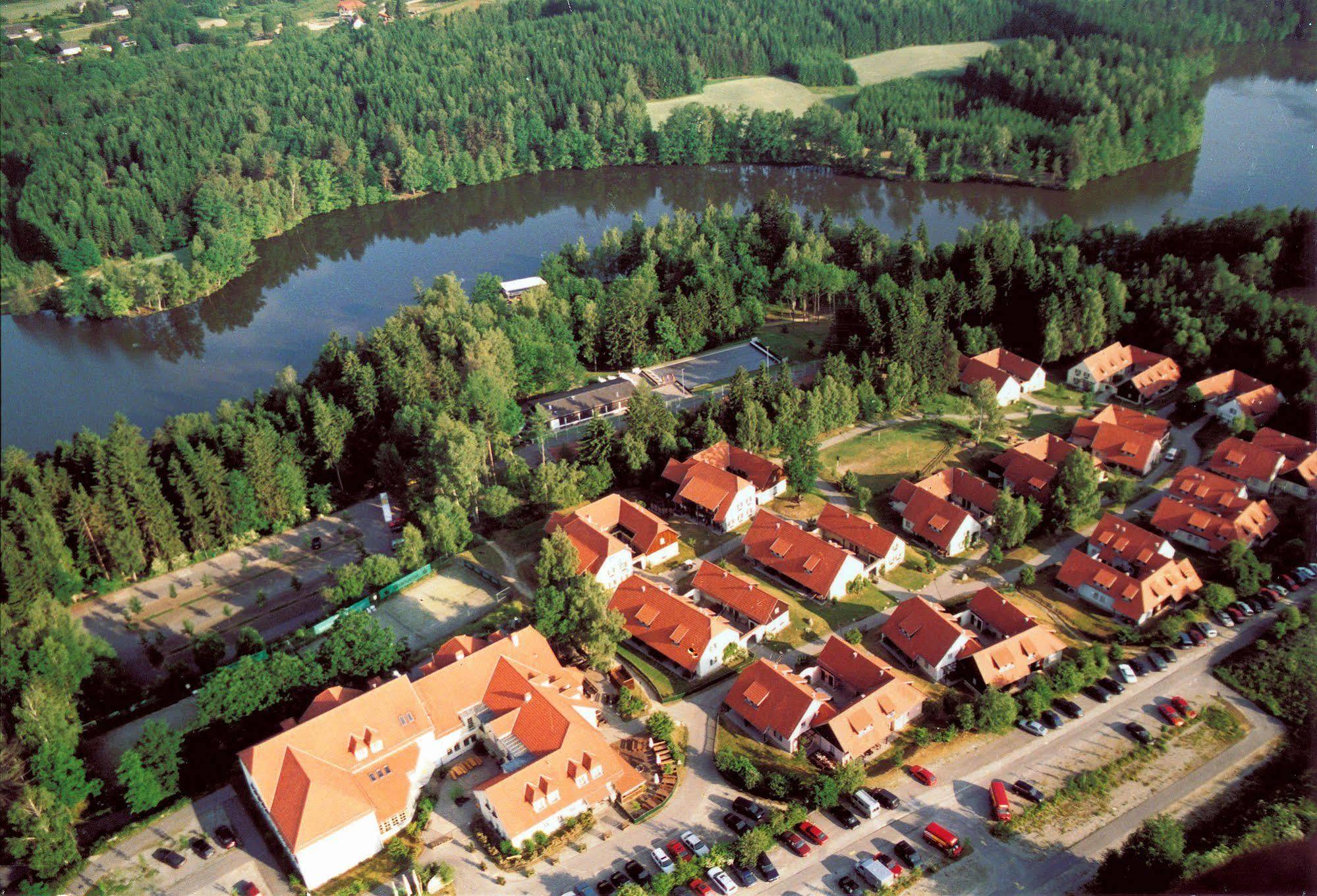 Theater- Und Feriendorf Koenigsleitn Gmbh Hotel Litschau Exterior foto